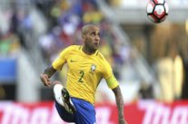 ألفيس يصل تورينو لإتمام إجراءات انتقاله إلى بطل الكالتشيو