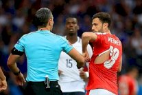 بوما: عيب في التصنيع تسبب بتمزق القمصان السويسرية