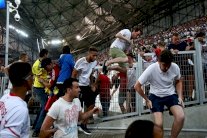 فرنسا تطرد 20 مشجعاً روسياً بسبب أعمال العنف