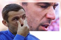 قائد كرواتيا يذرف الدموع حزناً على والده أثناء عزف نشيد بلده