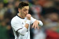 أوزيل : لا تهمني الانتقادات .. ولست لاعباً أنانياً