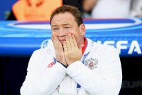 سلوتسكي يعلن رحيله عن المنتخب الروسي بعد الخروج من اليورو