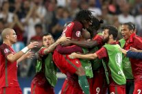 البرتغال تعبر بولندا بضربات الترجيح وتبلغ نصف النهائي 