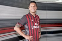 ميلان يظفر بصفقة جيانولكا لابادولا نجم بيسكارا