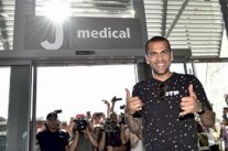 ألفيس يصل تورينو تمهيداً لانضمامه إلى يوفنتوس