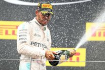 هاميلتون ينتزع الفوز من روزبرغ في 