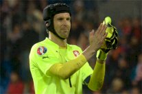 الحارس التشيكي بيتر تشيك يعتزل اللعب دولياً