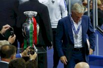 ديشان سيواصل المهمة مع فرنسا في تصفيات كأس العالم