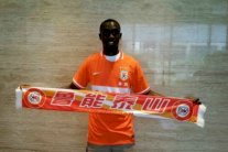 المهاجم السنغالي سيسيه رسمياً إلى شاندونغ الصيني