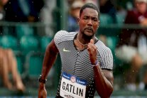 غاتلين السيد المطلق واريس ميريت يهدر فرصة الدفاع عن لقبه