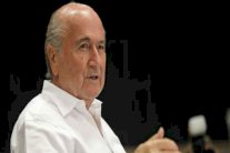 بلاتر يخضع لعملية ويخرج من المستشفى