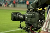 الدوري الإماراتي حائر بين