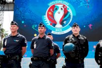 فرنسا تنجح في التحديين الامني والنفسي وتسقط كرويا في المتر الاخير