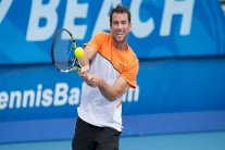 دورة نيوبورت: مانارينو إلى الدور الثاني