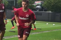 مانشستر يونايتد يعير فاريلا إلى فرانكفورت