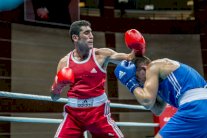 الملاكم عبد الرضا يحمل علم العراق في افتتاح أولمبياد ريو