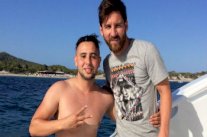 قطع 20 دقيقة من السباحة... لأخذ صورة تذكارية مع ميسي!