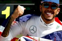 هاميلتون لمواصلة انتفاضته والتفوق على شوماخر وليس روزبرغ وحسب
