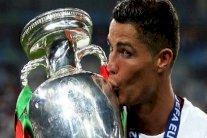 رونالدو يتصدر قائمة المرشحين لنيل جائزة أفضل لاعب في أوروبا