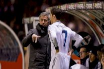 مورينيو يستبعد رونالدو من قائمة أفضل 3 لاعبين في التاريخ