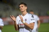 الألماني ماريو غوميز يترك بشيكتاس بسبب الوضع السياسي