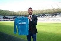 سوانسي يعزز صفوفه بالحارس الأسترالي بيريغيتي