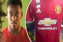 مارسيال يكشف القميص الجديد لمانشستر يوناتيد عن طريق الخطأ