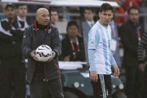 رئيس لجنة التطبيع سيحاول إقناع ميسي وسامباولي