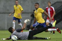 نيمار ينصح مواطنه غابرييل خيسوس بارتداء قميص برشلونة