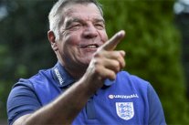 الاردايس : فخور جدا بتولي تدريب منتخب انكلترا