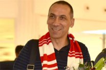 رسمياً : اليوناني دونيس مدربا للشارقة