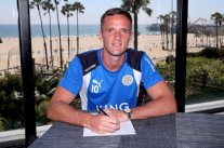 كينغ يجدّد ولاءه لأربعة مواسم إضافيّة مع ليستر سيتي