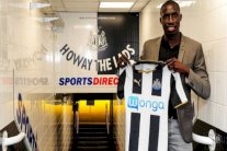 نيوكاسل يضم السنغالي دياميه لمدة ثلاث سنوات