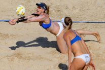 إيطاليا تستبعد لاعبة من كرة الطائرة الشاطئية بسبب التنشط