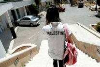 ملابس فلسطينية محتجزة... و6 مشاركين في أربع رياضات