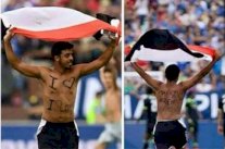 مشجع يمني يقتحم مباراة دولية كاتباً عبارة