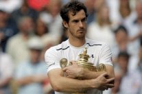 آندي موري يحمل العلم البريطاني ومايكل فيليبس يحمل العلم الأمريكي في اوليمبياد ريود دى جانيرو