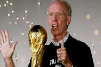 إدخال أحد أساطير الكرة البرازيلية زاغالو إلى المستشفى