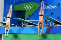 ذهبية الغطس الإيقاعي من منصة 3 م لرجال بريطانيا