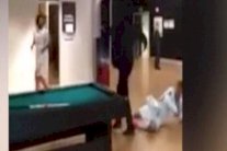 موراتا يُسقط زيدان أرضاً خلال احتفاله بالسوبر الأوروبي