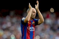 إنييستا يغيب عن برشلونة أسبوعين بسبب الاصابة