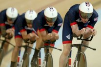 منتخب بريطانيا يفوز بذهبية سباق السرعة في المضمار