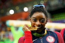 جمباز: بايلز الذهبية.. على خطى كومانتشي!