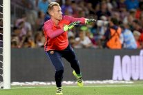 غوارديولا يصر على ضم حارس برشلونة لخلافة هارت