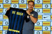 دي بوير : إيكاردي لن يرحل ومتفائل بإعادة إنتر ميلان للبطولات