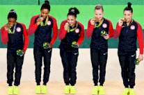 المنتخب الأميركي للسيدات يحتفظ بذهبية الجمباز الفني