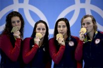 الولايات المتحدة تحرز ذهبية السباحة 4 مرات 200 م حرة للسيدات