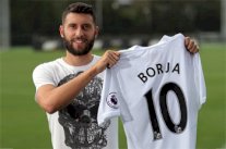 سوانسي سيتي يضم الإسباني باستون في صفقة قياسية