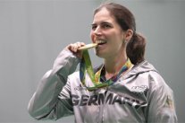 ذهبية رماية البندقية 3 اوضاع 50 م للالمانية انغليدر