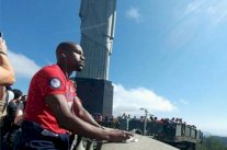 الملاكم الأميركي مايويذر يظهر فجأة في اولمبياد ريو دي جانيرو